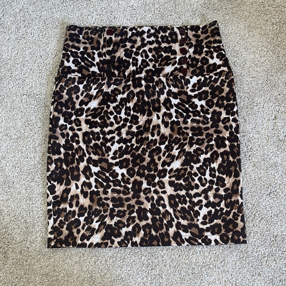Pencil leopard skirt, never worn. size 5